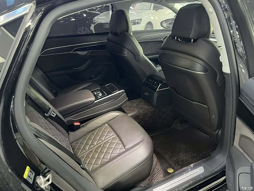 Audi A8L, 2022 6