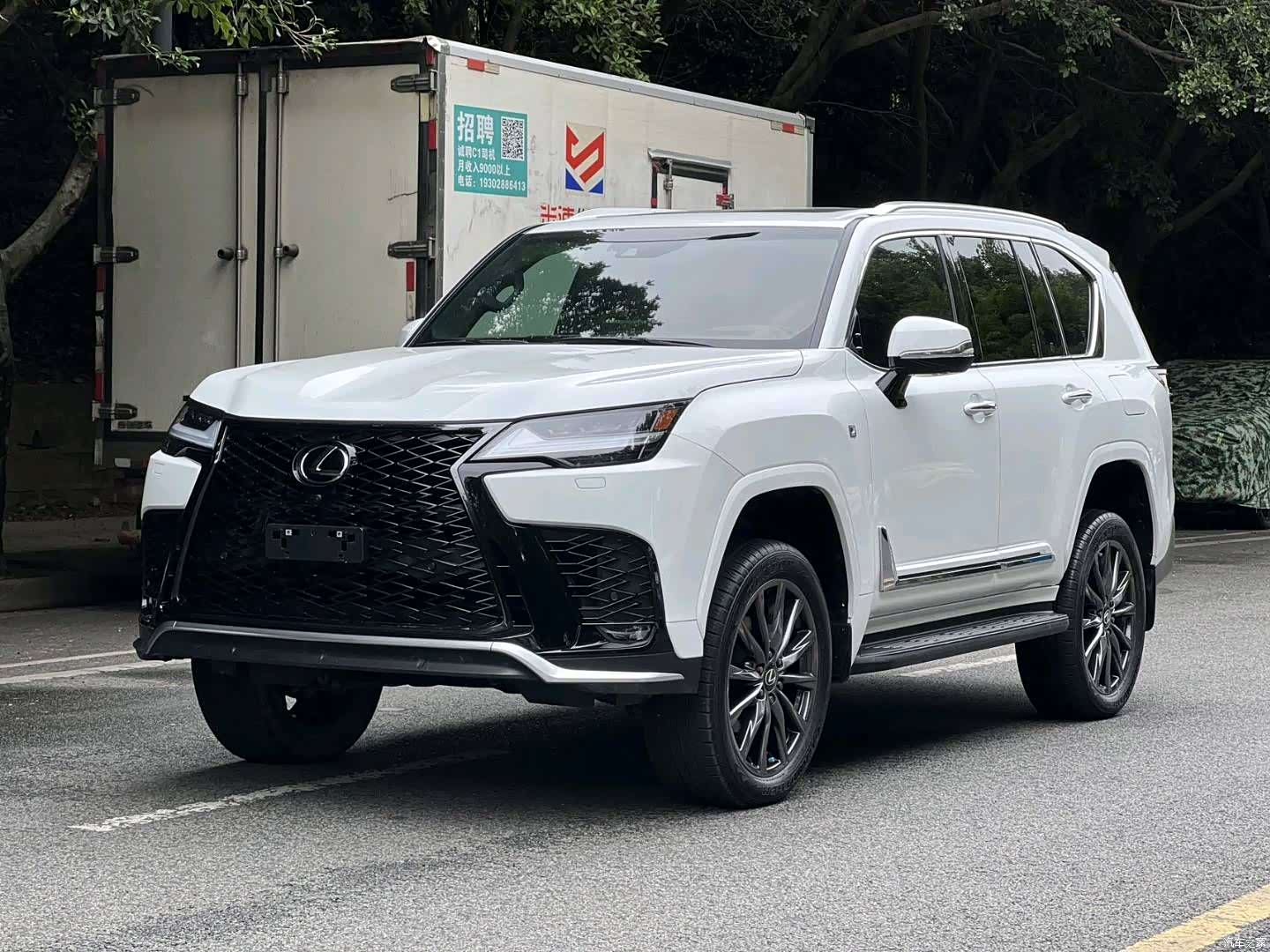 Lexus LX, 2025 1