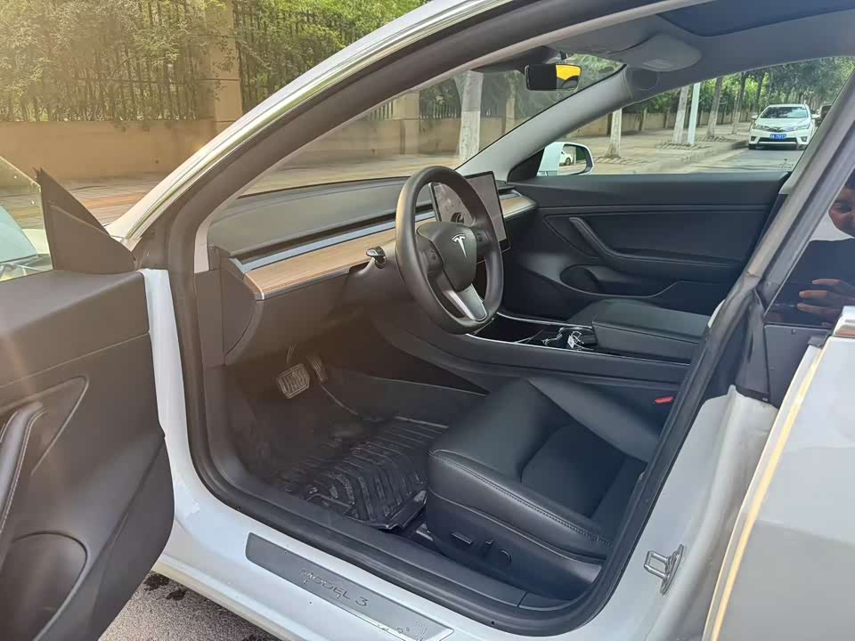 Tesla Model 3 Tesla Model 3