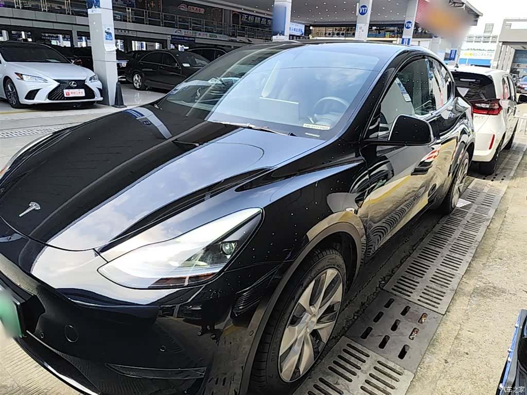 Tesla Model Y, 2023 2