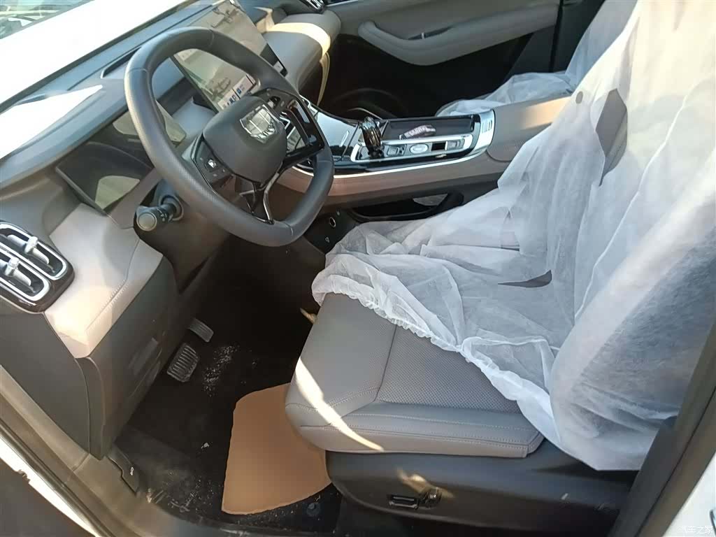 Geely Boyue, 2026 15
