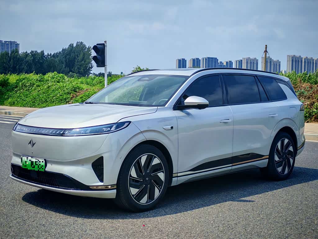 Dongfeng eπ008