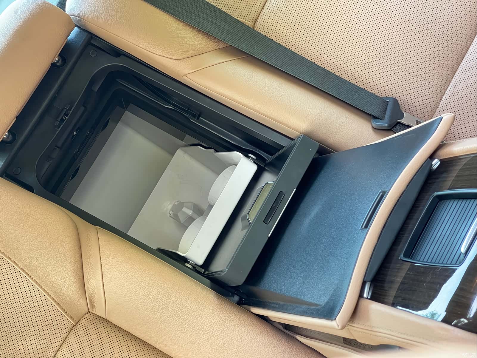 BMW 7 Series, 2011 19