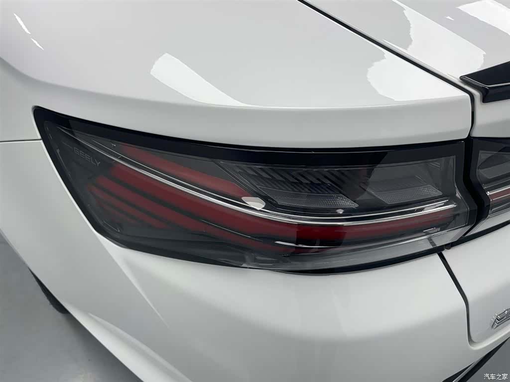 Geely Preface, 2025 18