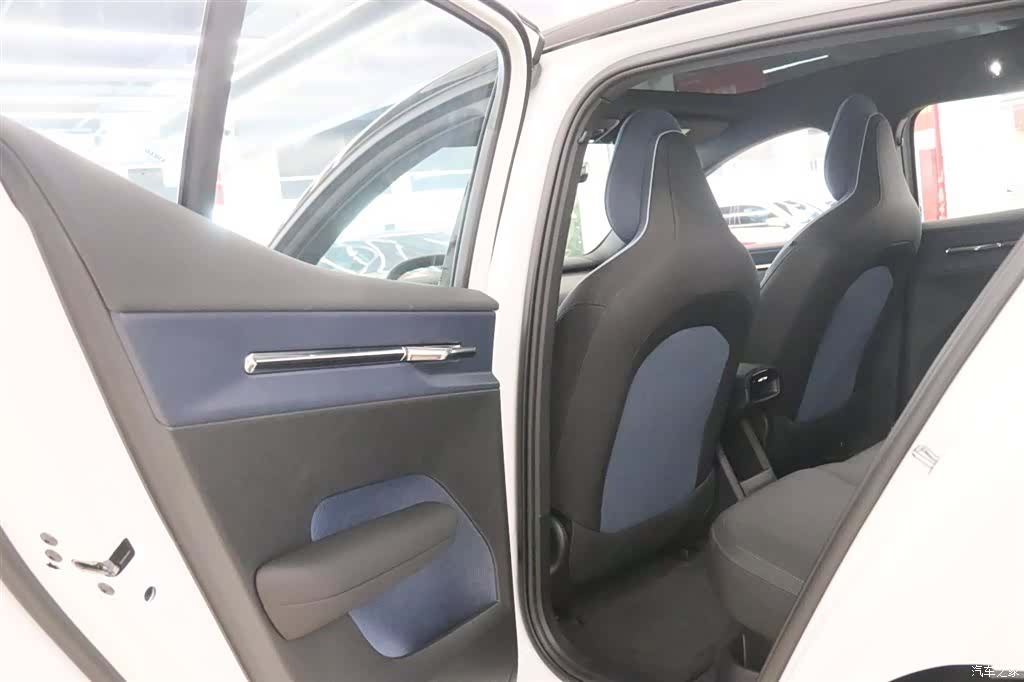 Volvo EX30, 2025 13