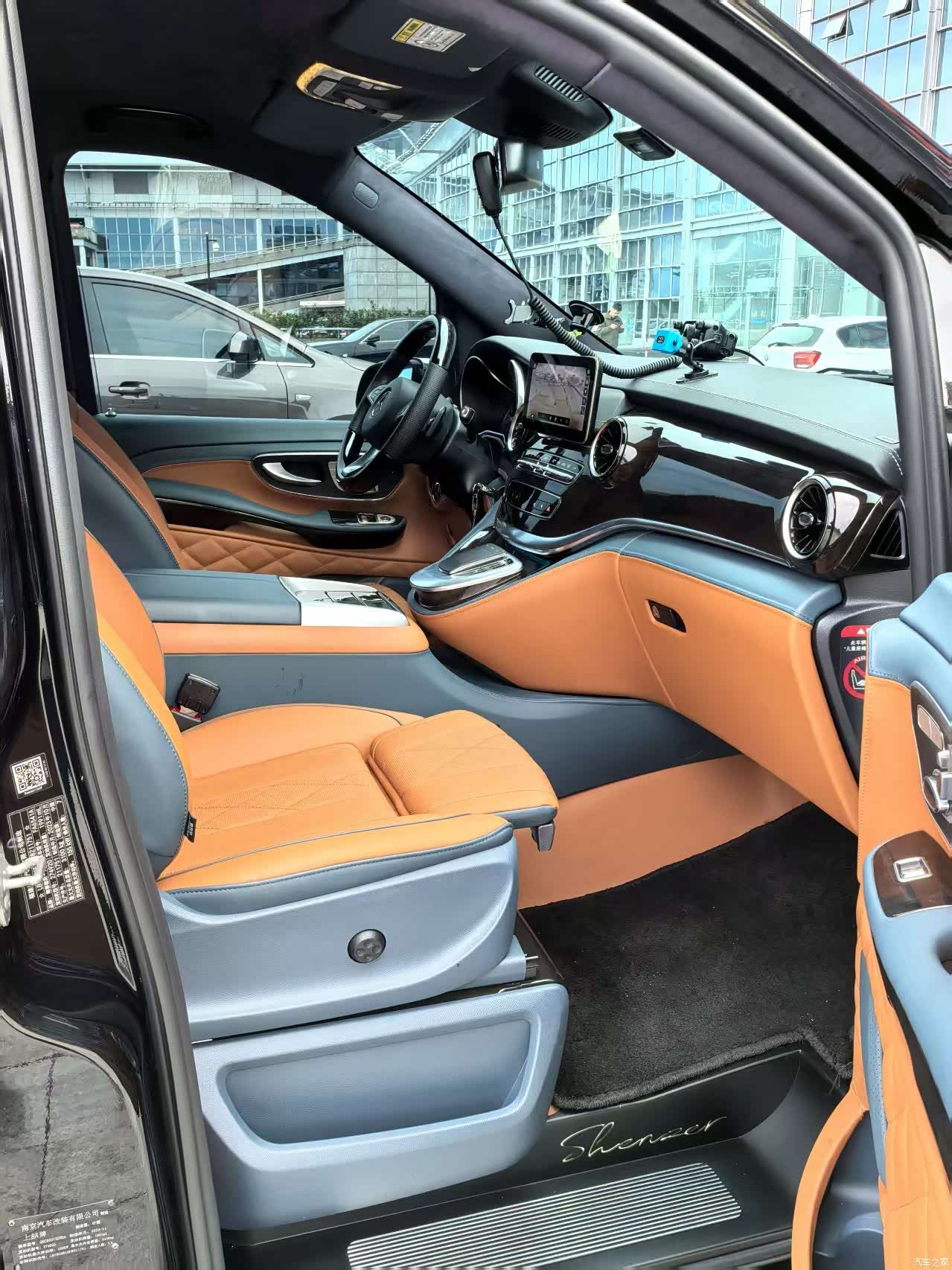 Mercedes-Benz V-Class, 2024 19