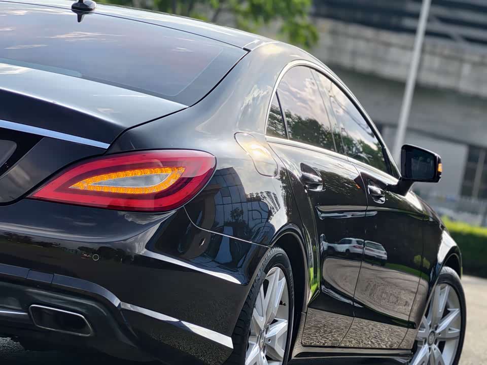 Mercedes-Benz CLS Mercedes-Benz CLS