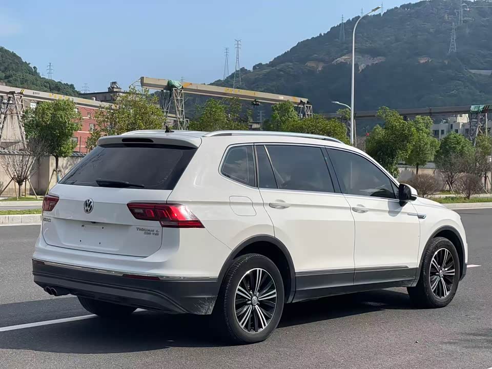 Volkswagen Tiguan L