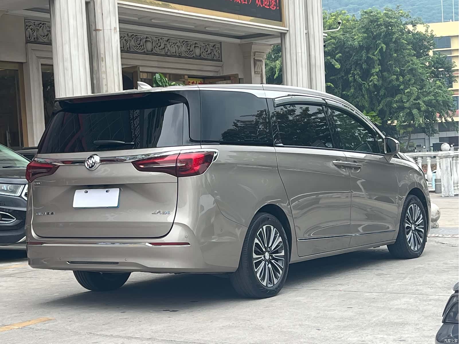 Buick GL8, 2022 4
