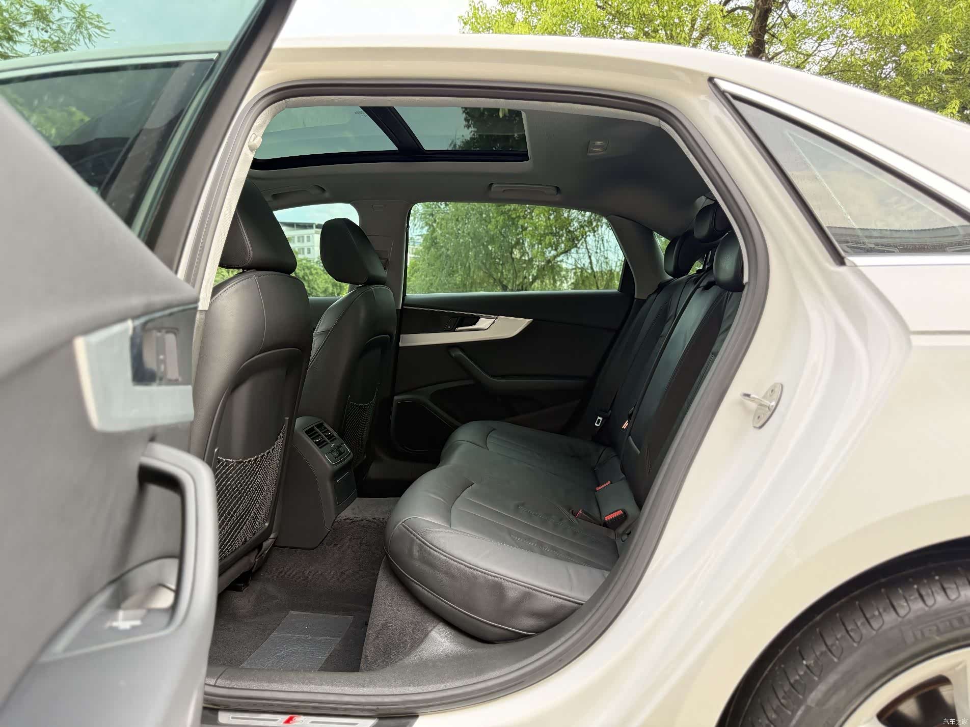 Audi A4L, 2019 6