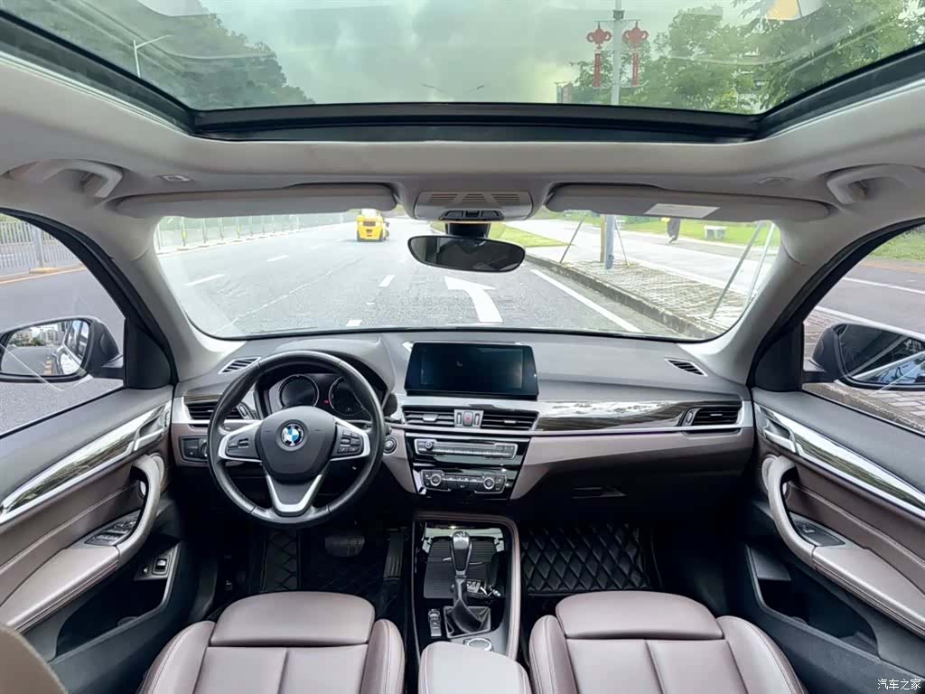 BMW X1, 2021 все фото
