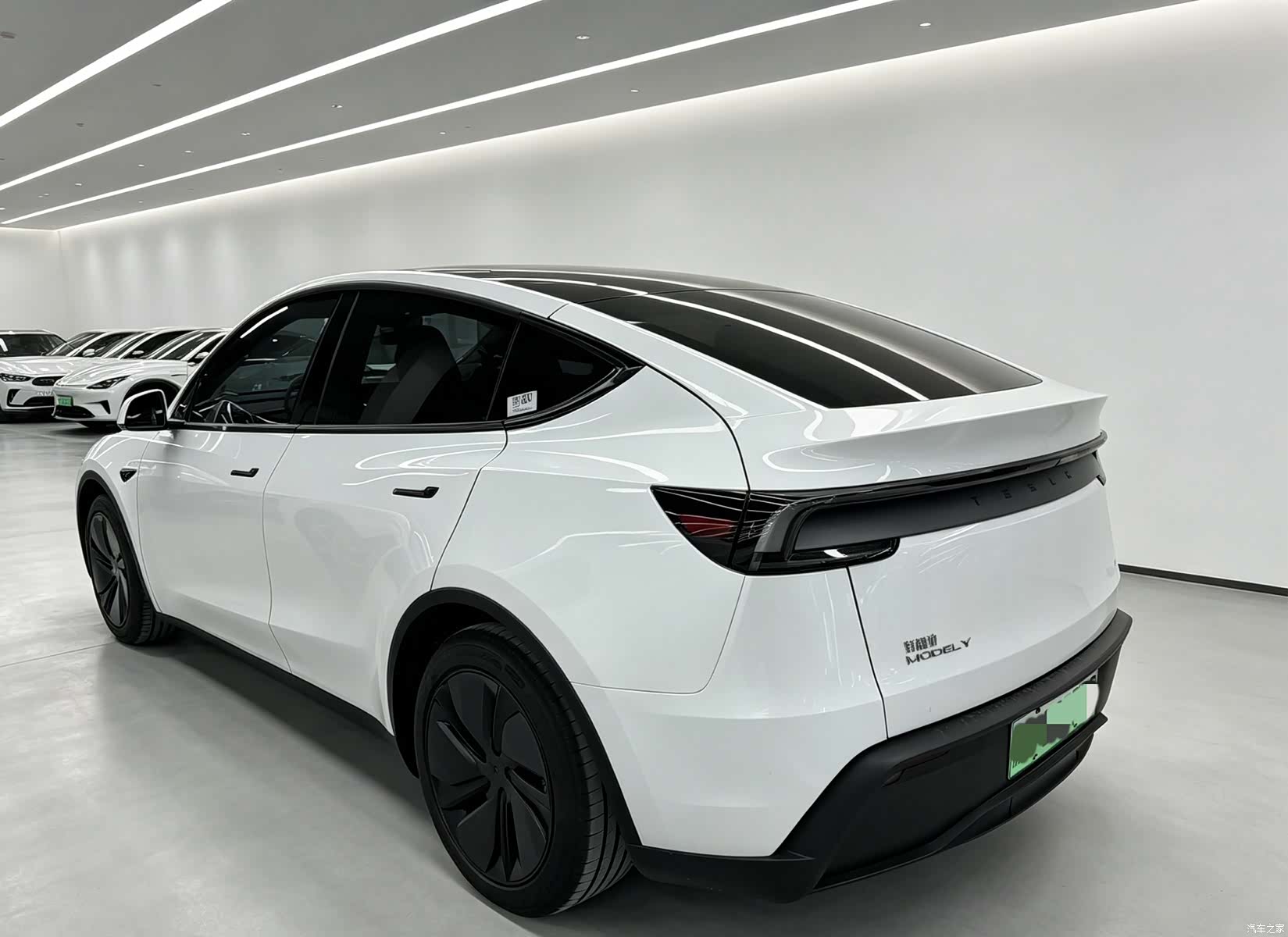 Tesla Model Y, 2026 12