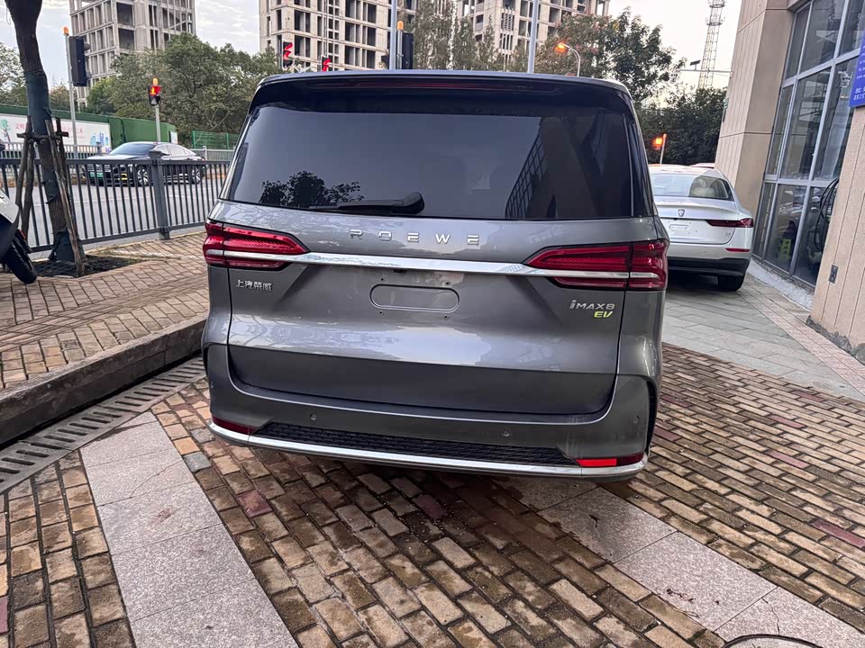 Roewe iMAX8