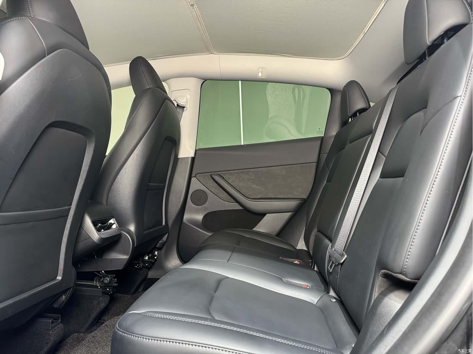 Tesla Model Y, 2022 20