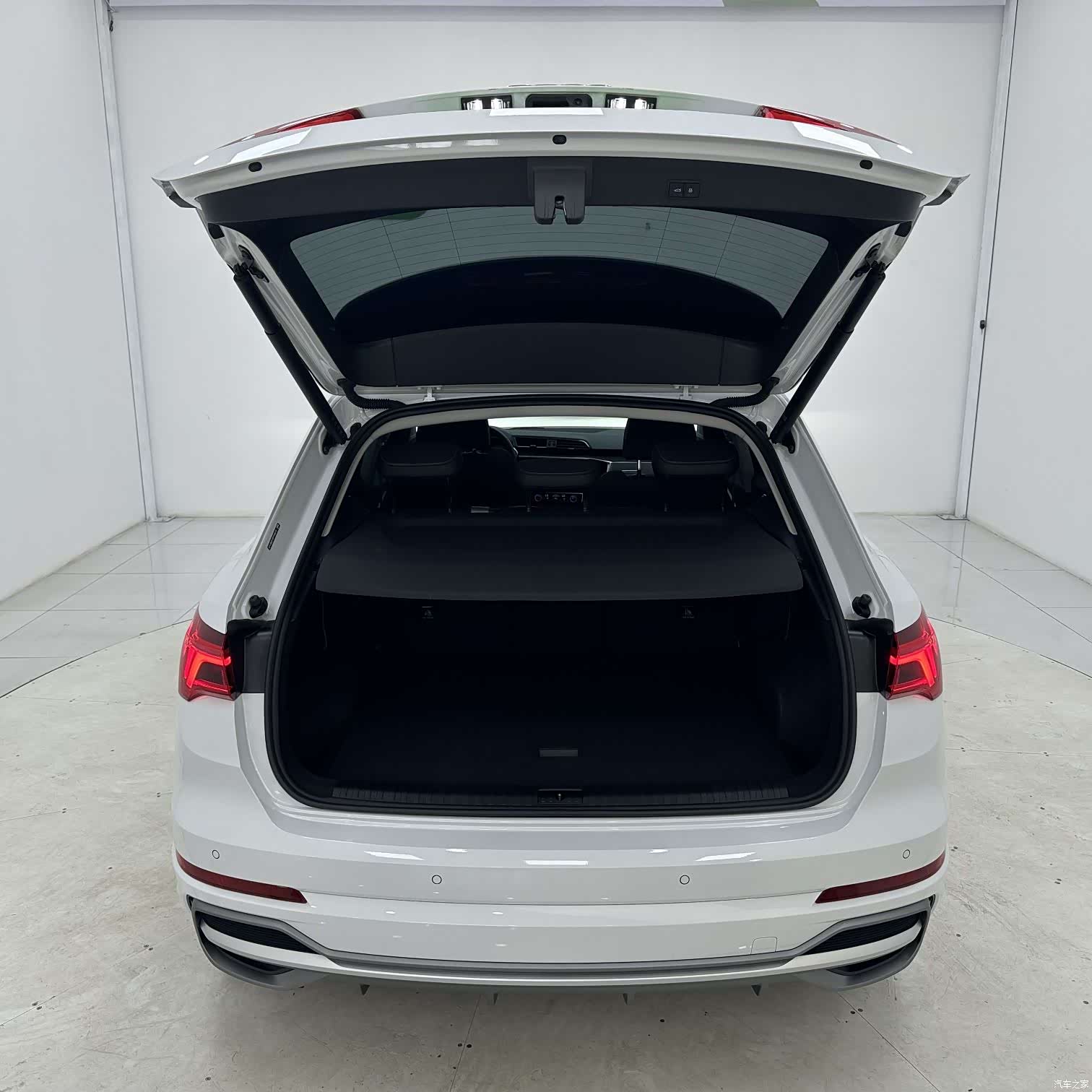 Audi Q3, 2023 16
