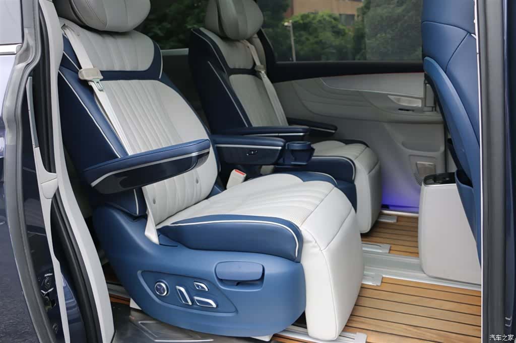 Roewe iMAX8, 2021 12