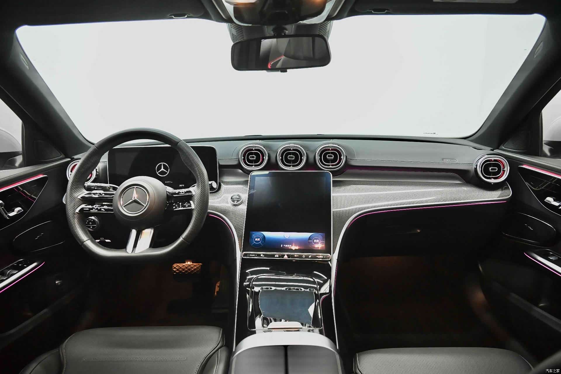 Mercedes-Benz C-Class, 2024 29