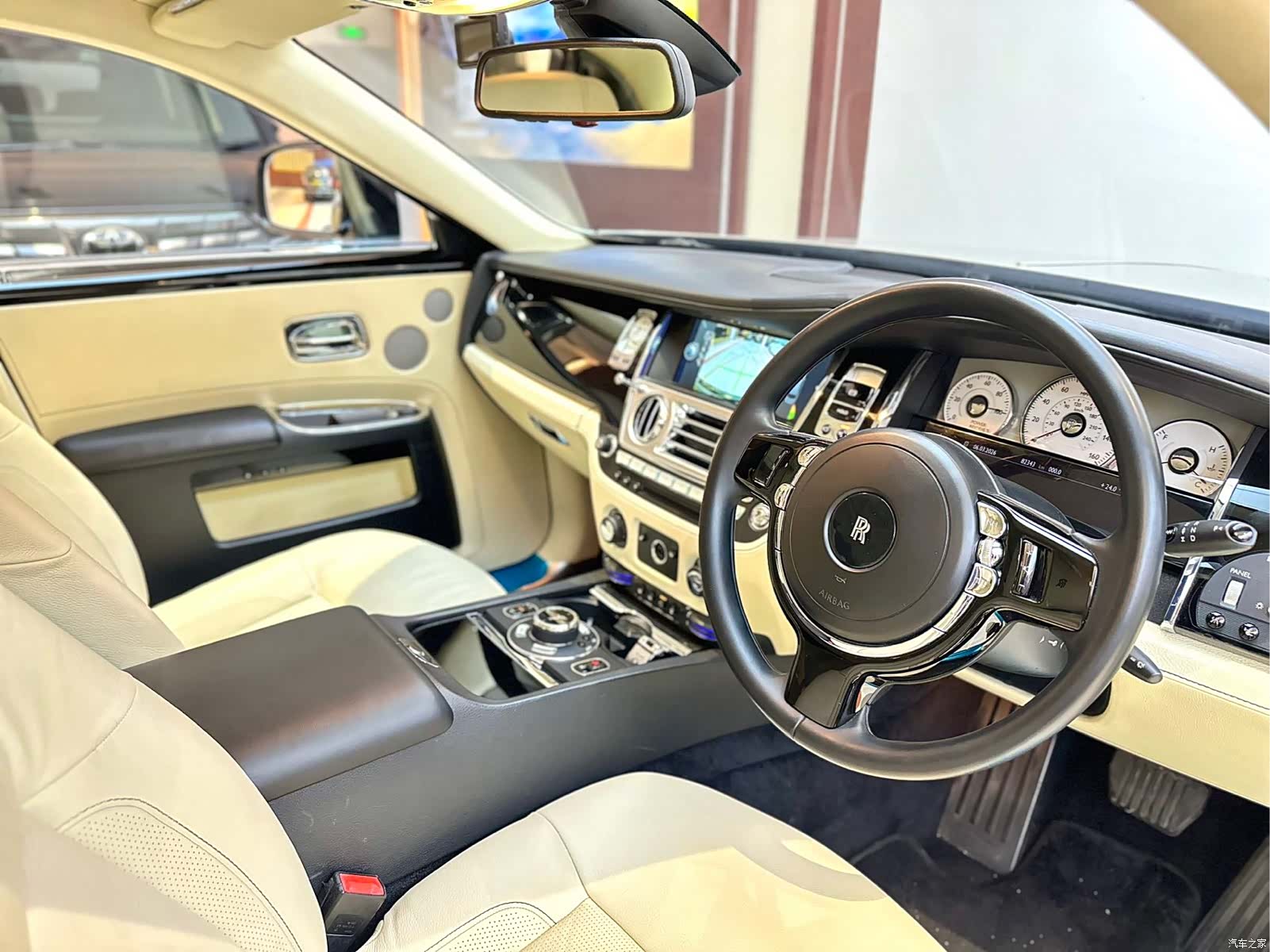 Rolls-Royce Ghost, 2011 6