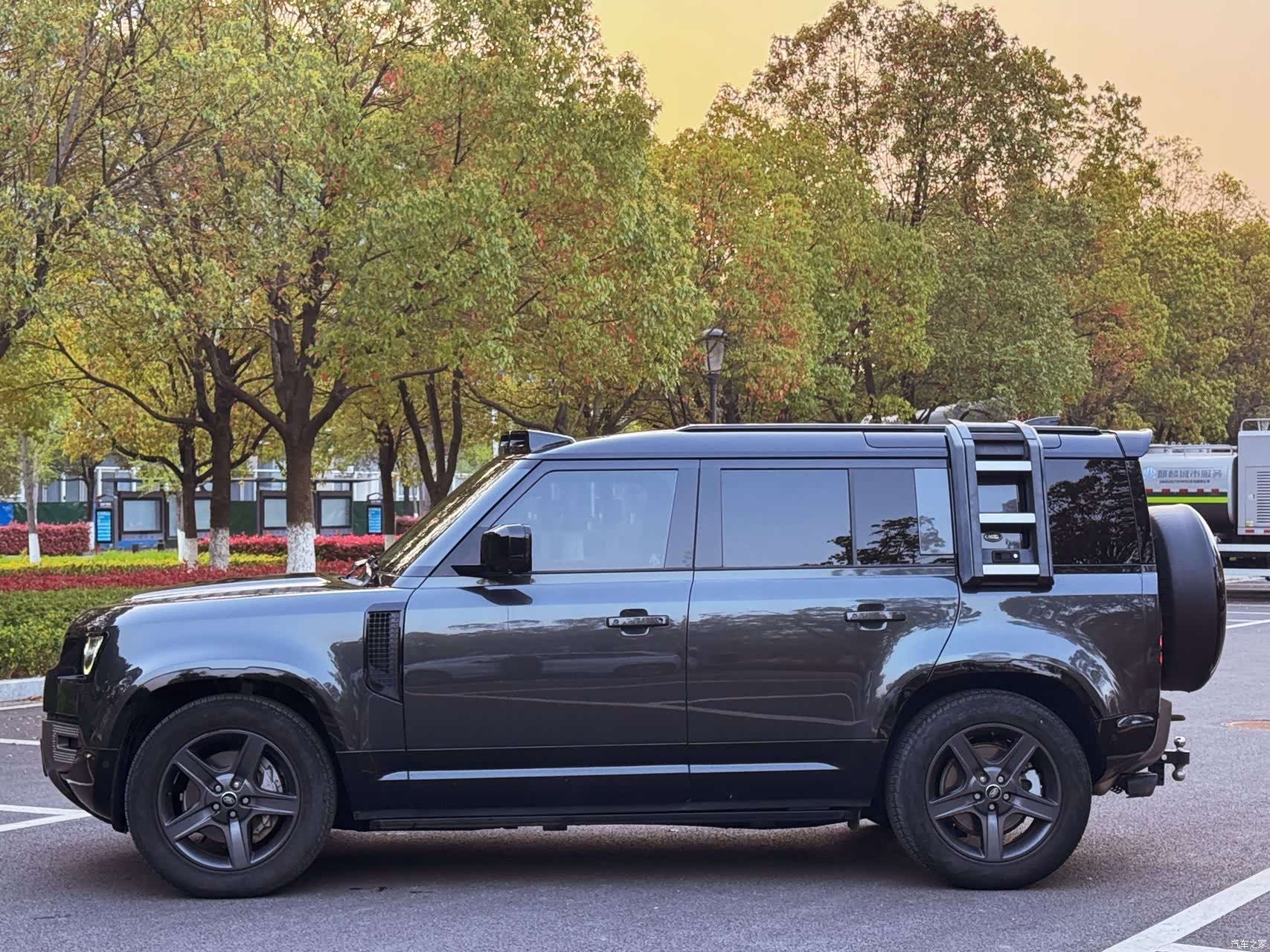 Land Rover Defender, 2023 все фото