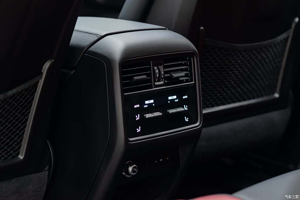 Porsche Cayenne, 2024 11