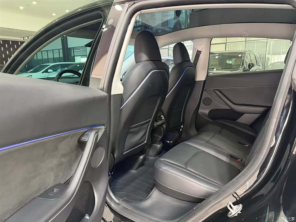 Tesla Model Y, 2023 13