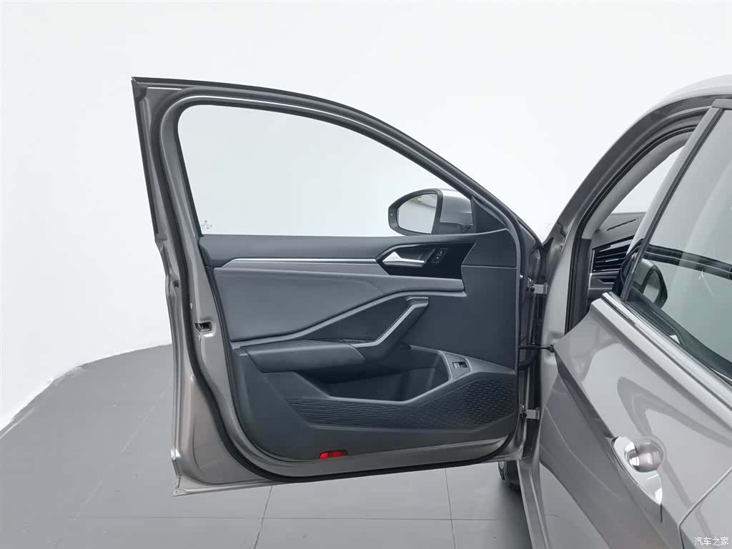 Volkswagen Sagitar, 2020 8