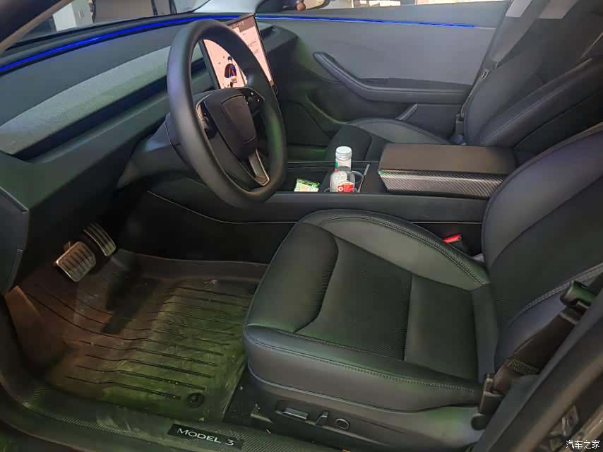 Tesla Model 3, 2025 4