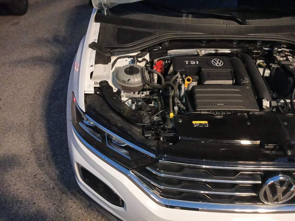 Volkswagen T-ROC exploring Songs