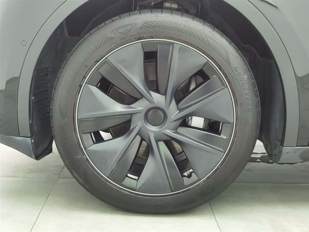 Tesla Model Y, 2024 17