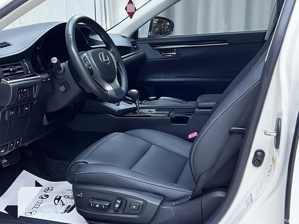 Lexus ES, 2014 4