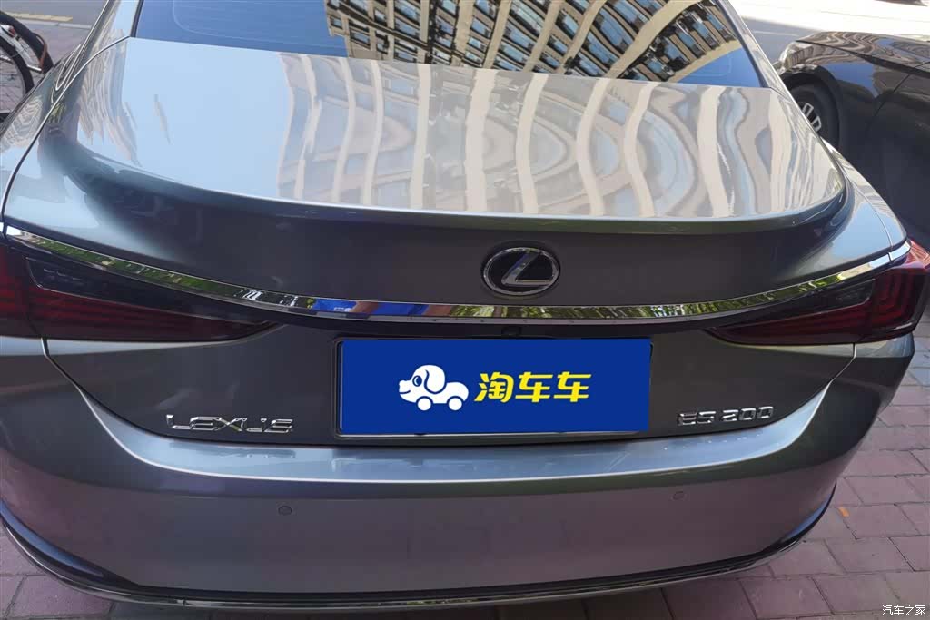 Lexus ES, 2024 4