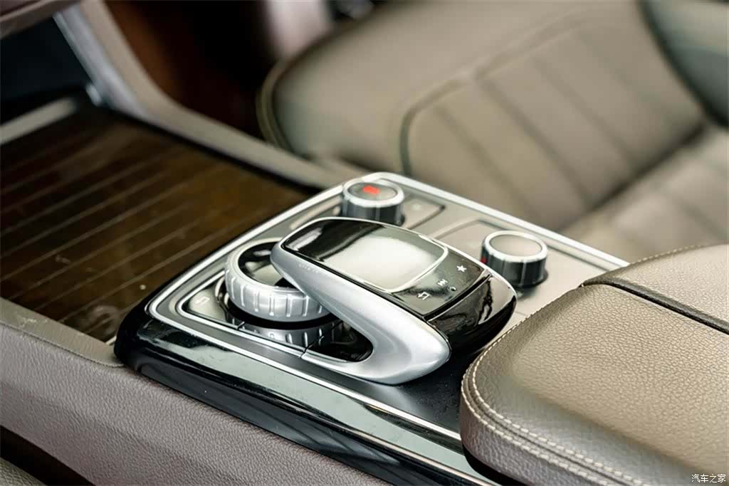 Mercedes-Benz GLS, 2019 12