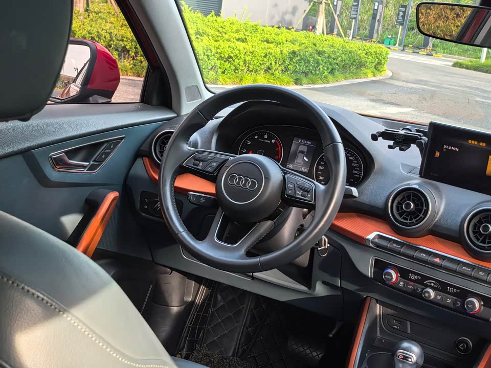 Audi Q2L