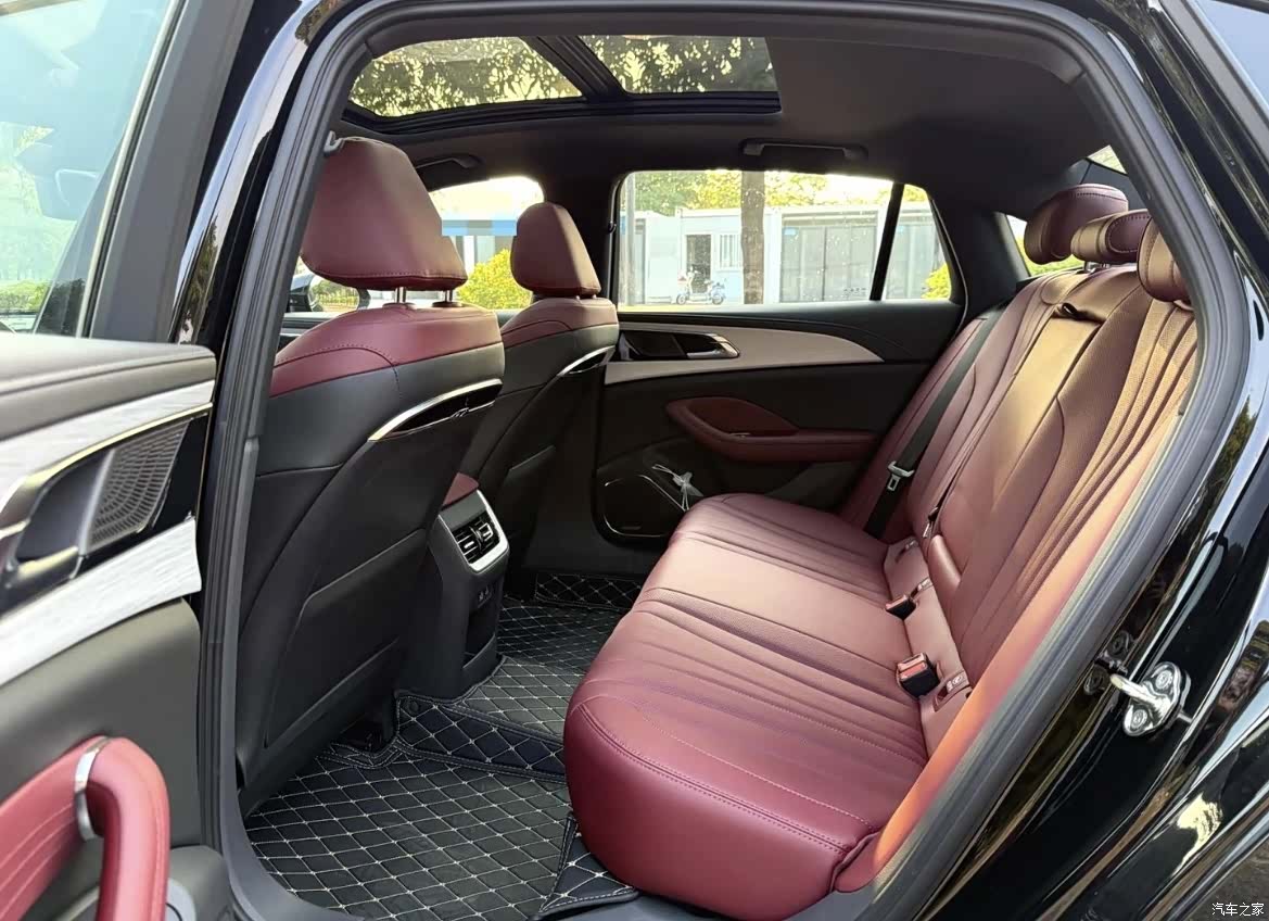 Hongqi H5, 2025 6