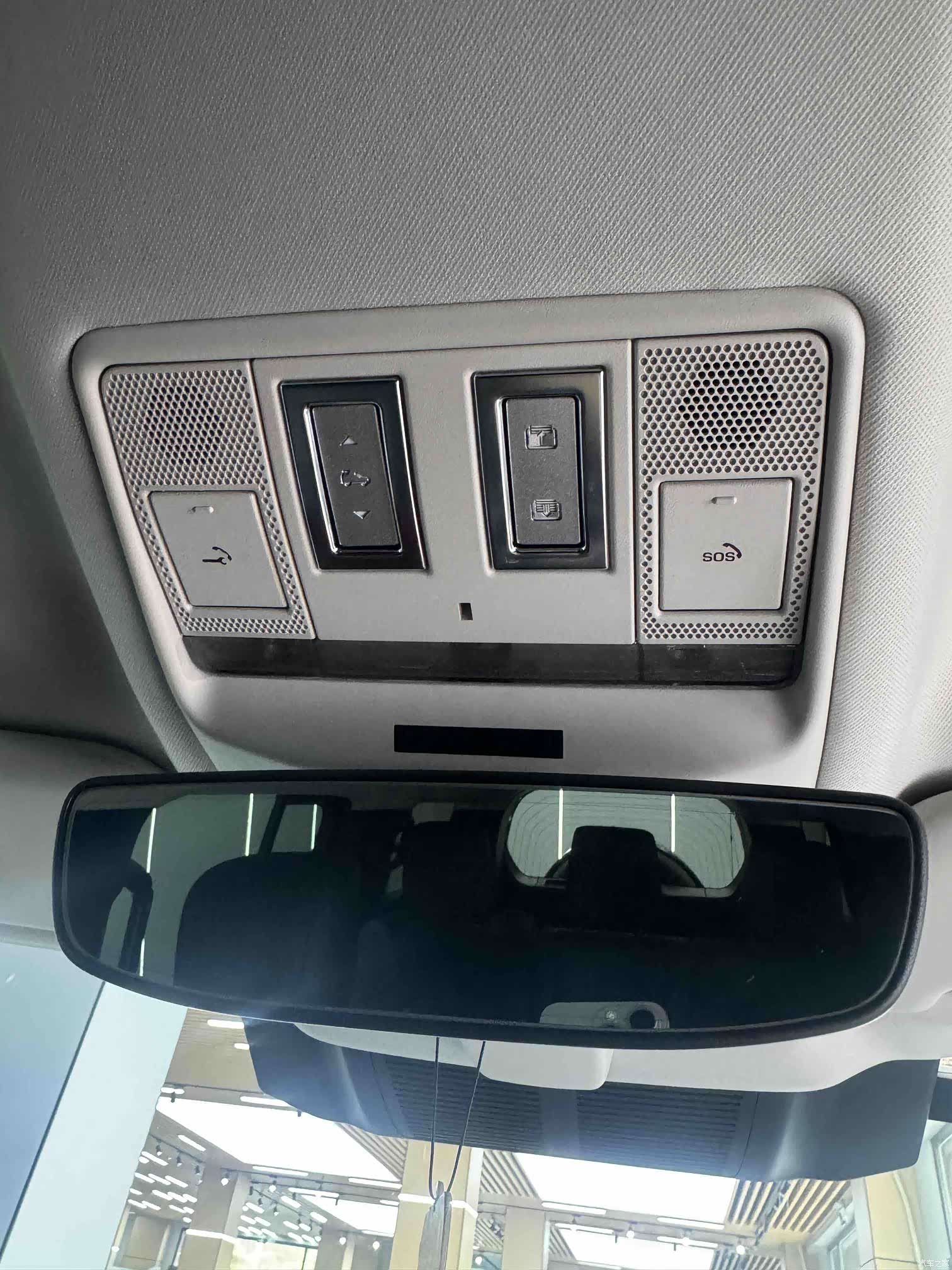 Land Rover Defender, 2023 25