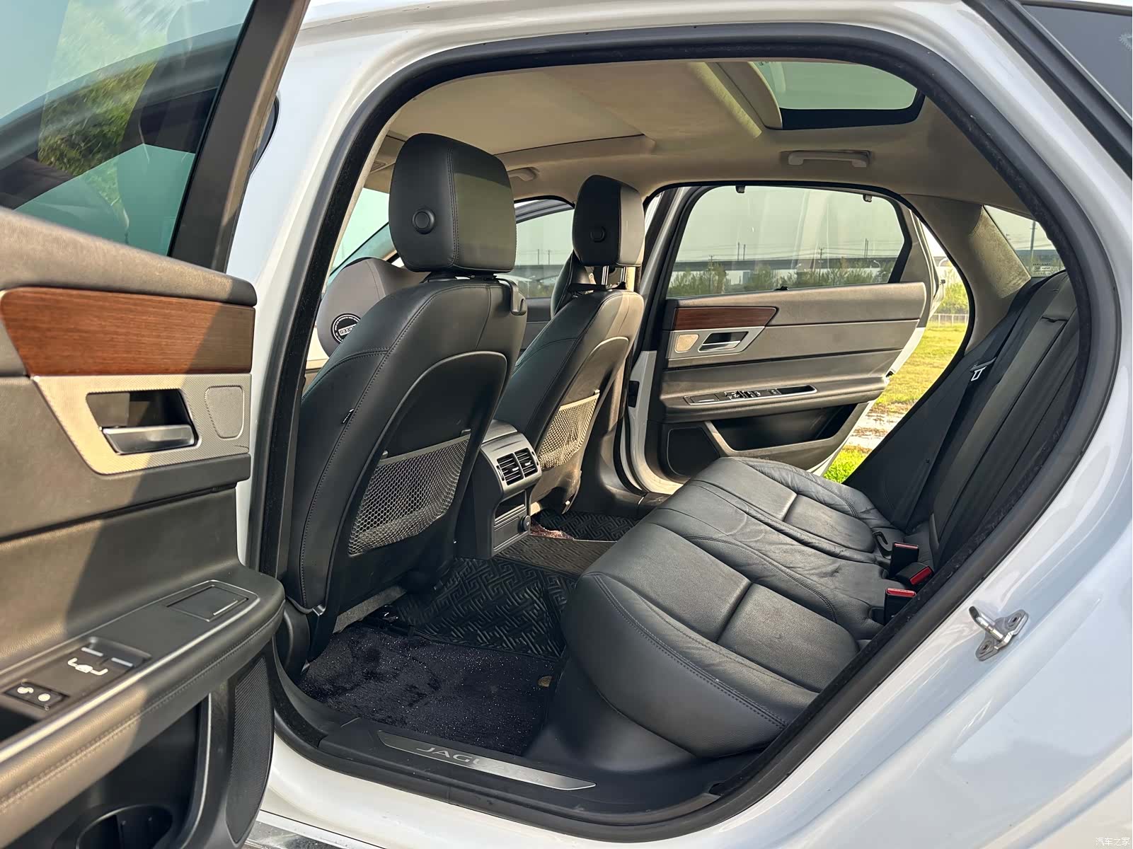 Land Rover XFL, 2018 13