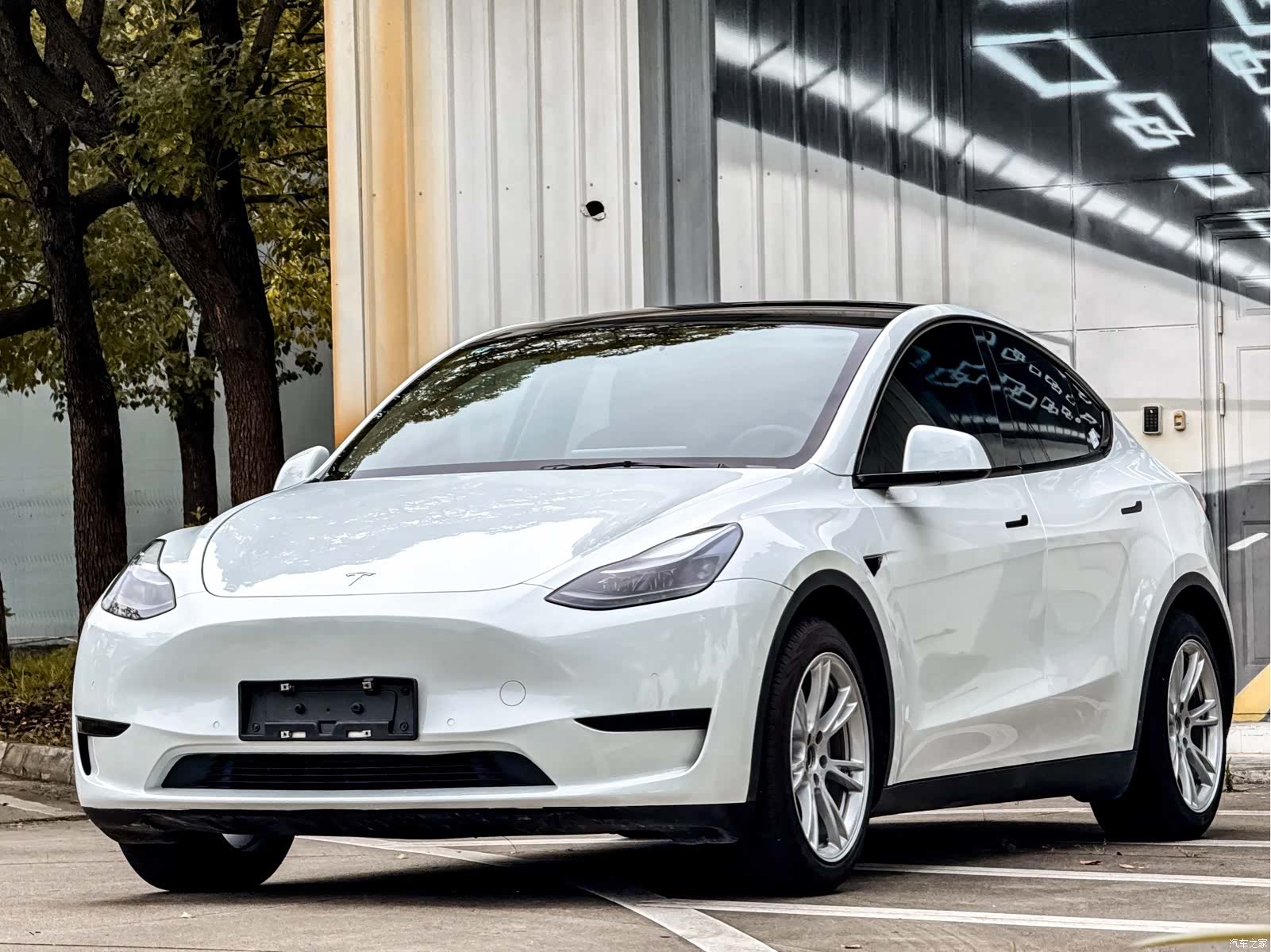Tesla Model Y, 2023 1