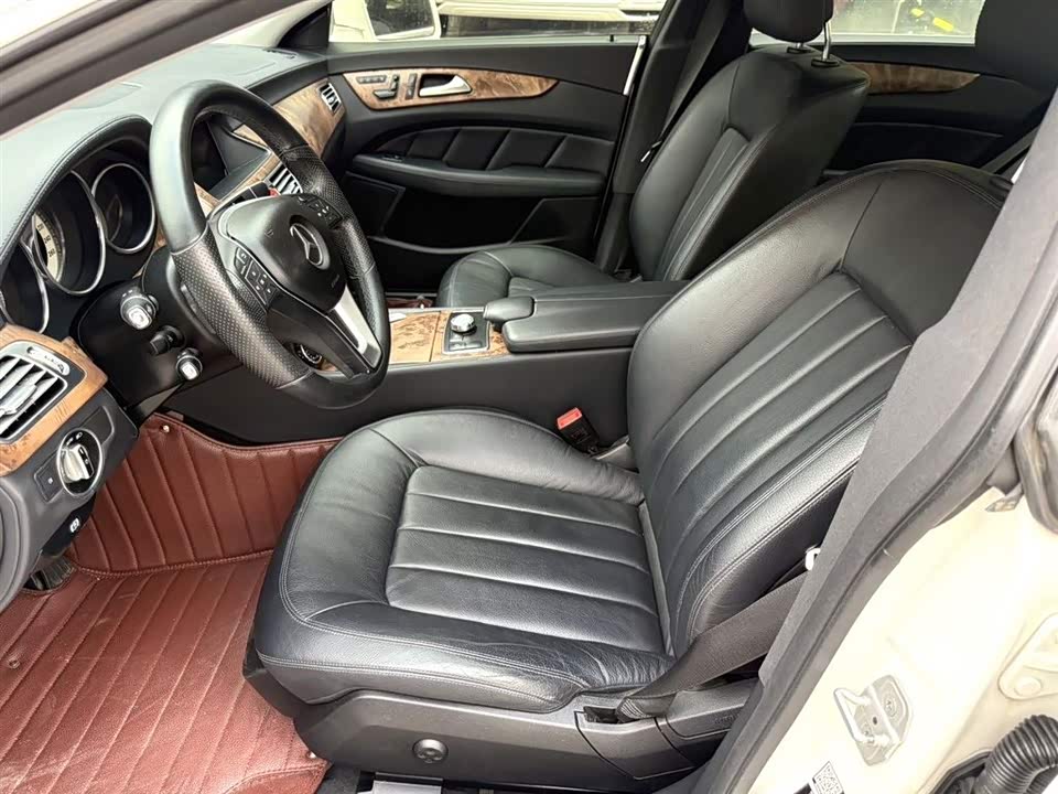 Mercedes-Benz CLS Mercedes-Benz CLS