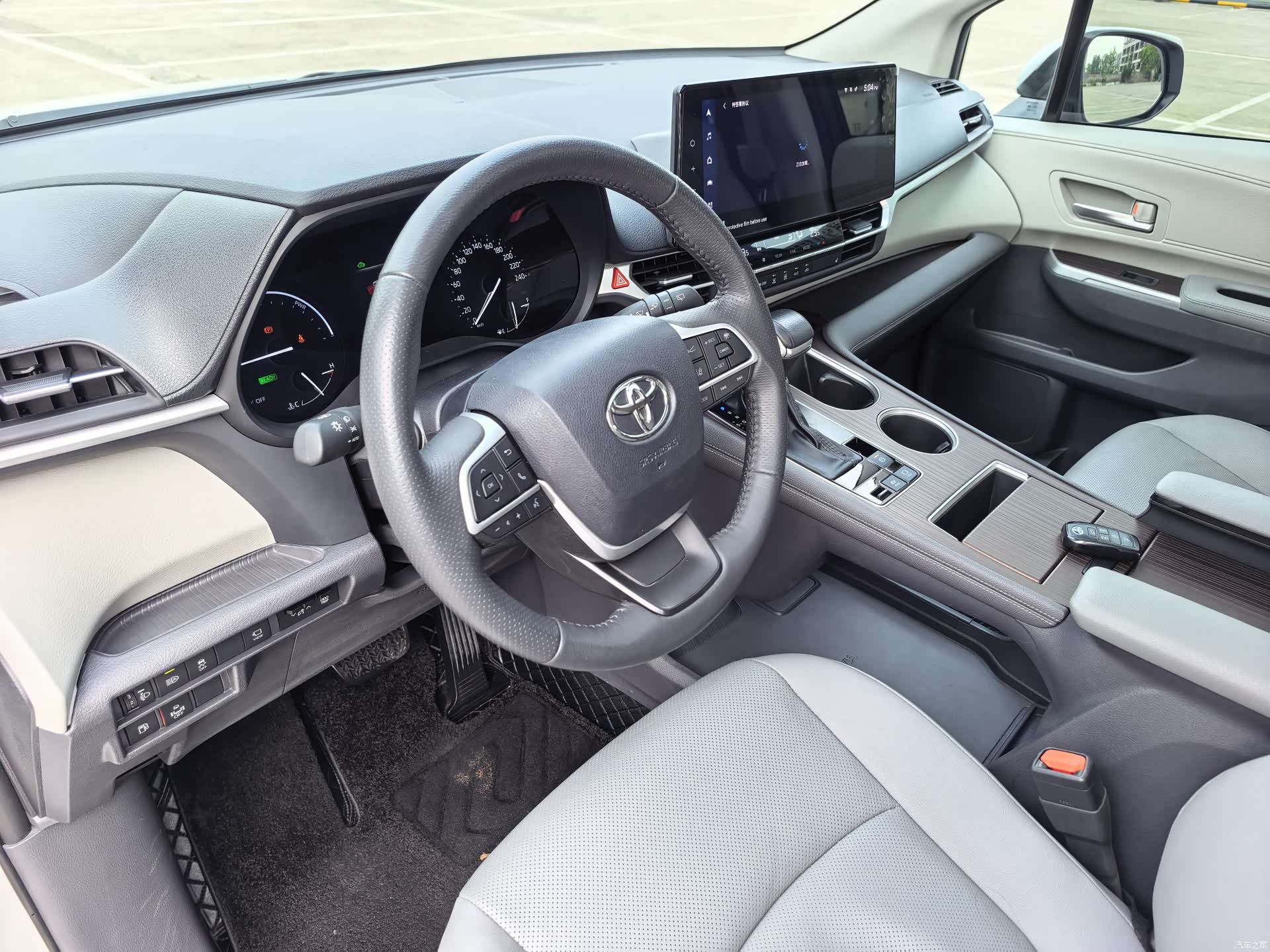 Toyota Granvia, 2024 9