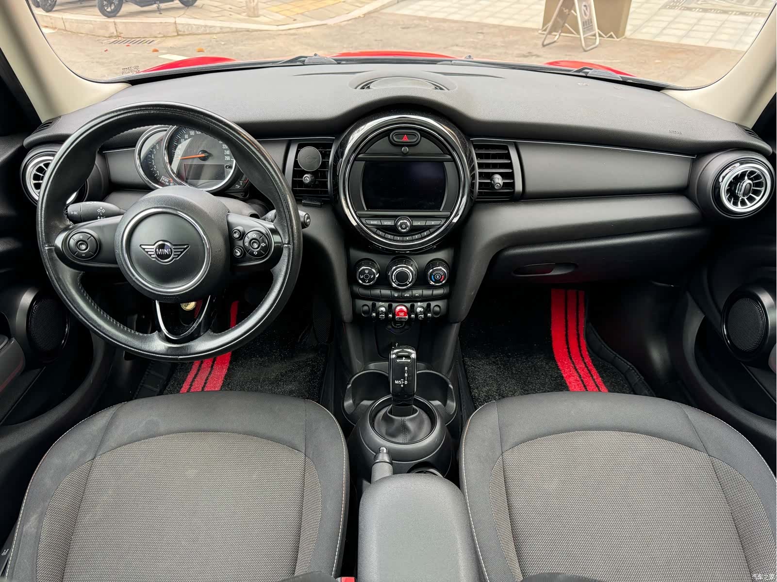 Mini ONE, 2019 8