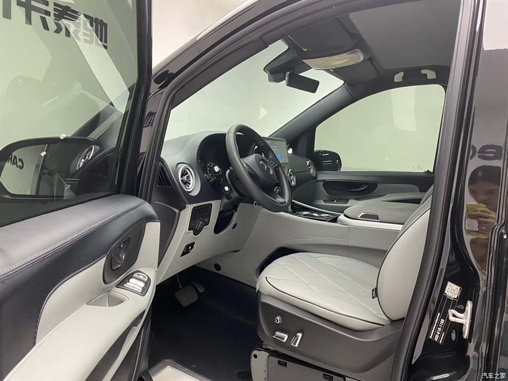Mercedes-Benz 7, 2024 17