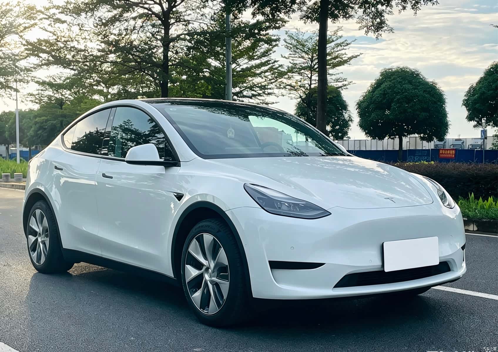 Tesla Model Y, 2023 3