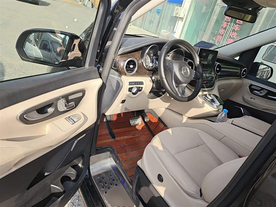 Mercedes-Benz V-class