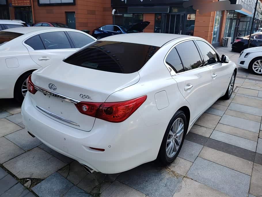 Infiniti Q50L