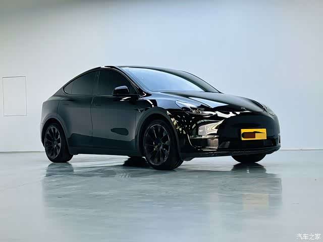 Tesla Model Y, 2022 3