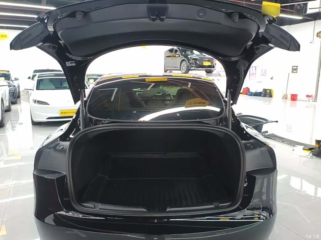 Tesla Model 3, 2026 15