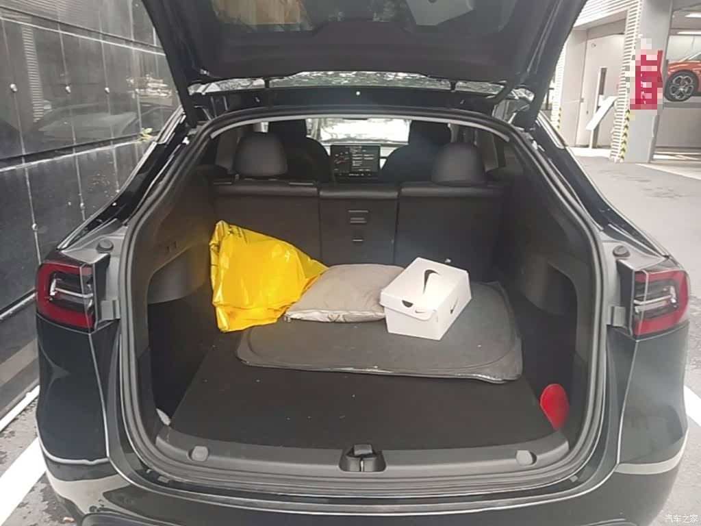 Tesla Model Y, 2022 19