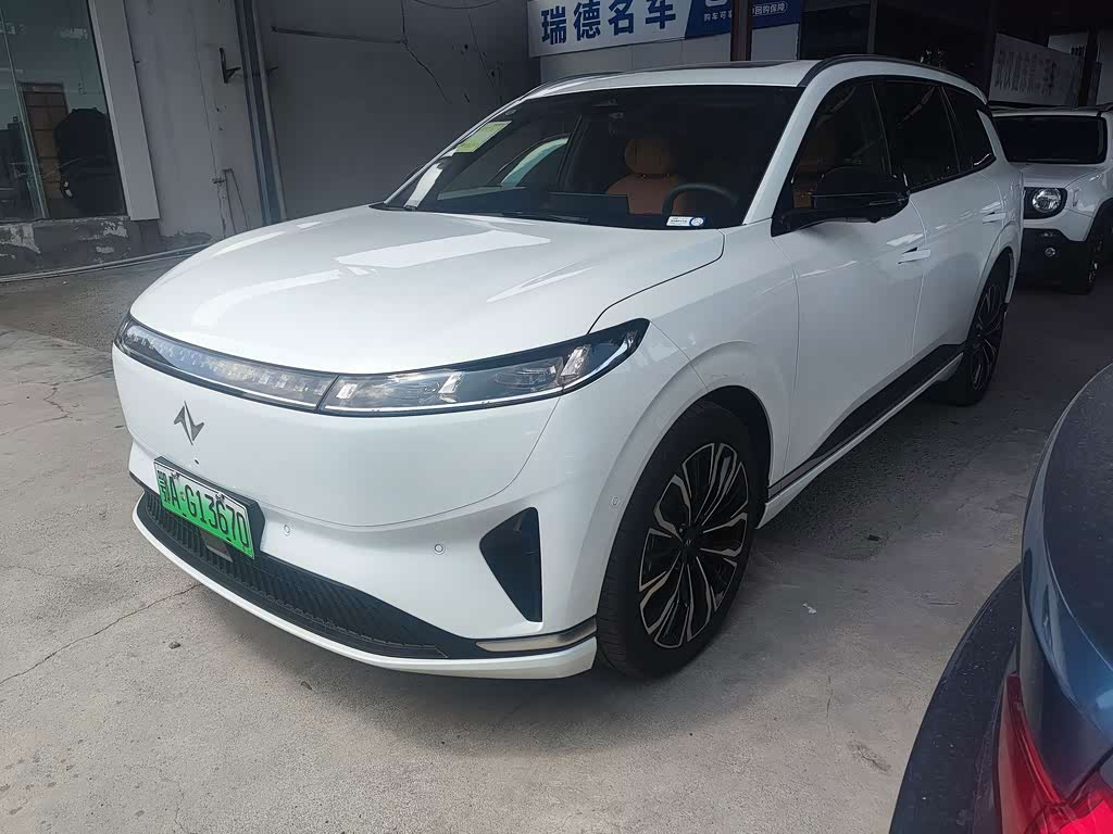 Dongfeng eπ008