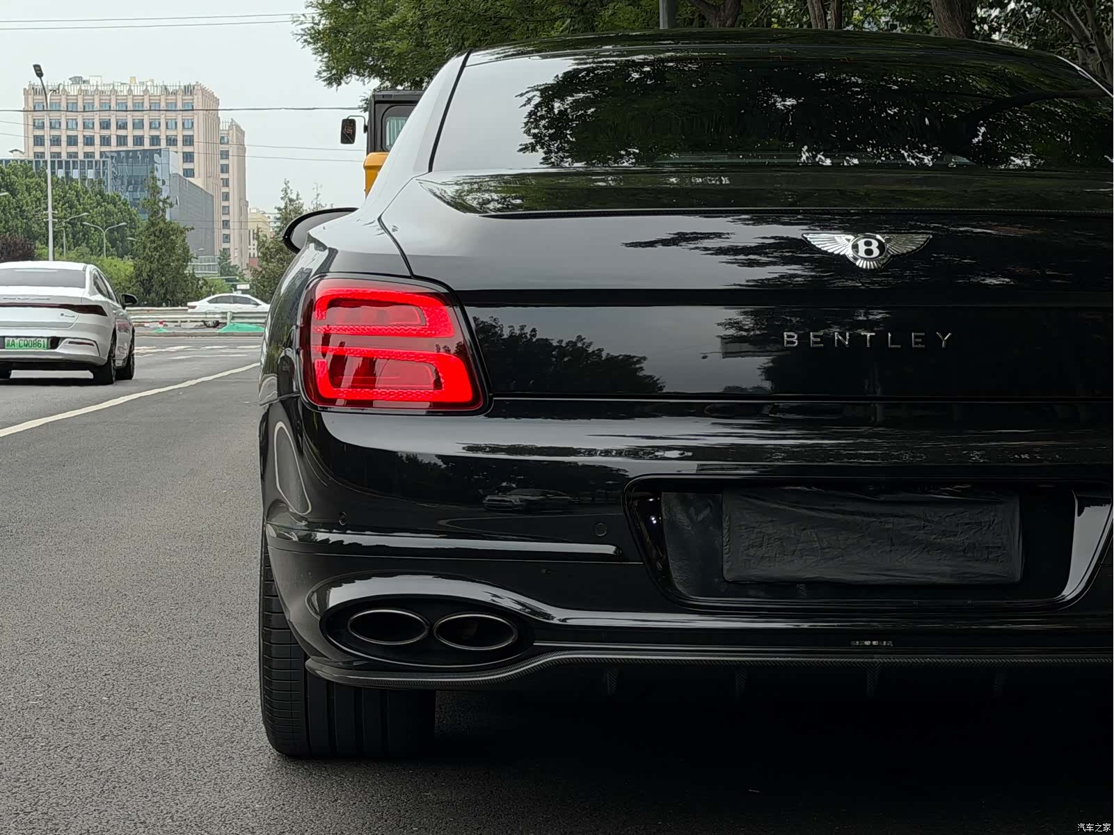 Bentley Flying Spur, 2024 14