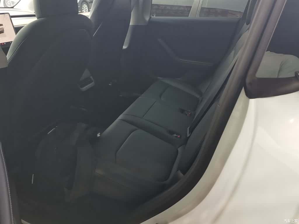 Tesla Model Y, 2022 17